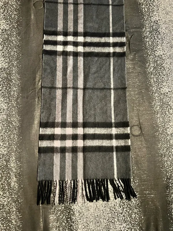 Burberry 100% Cashmere Grey/Black Classic Check Plaid Fringe Unisex Scarf - Image 4