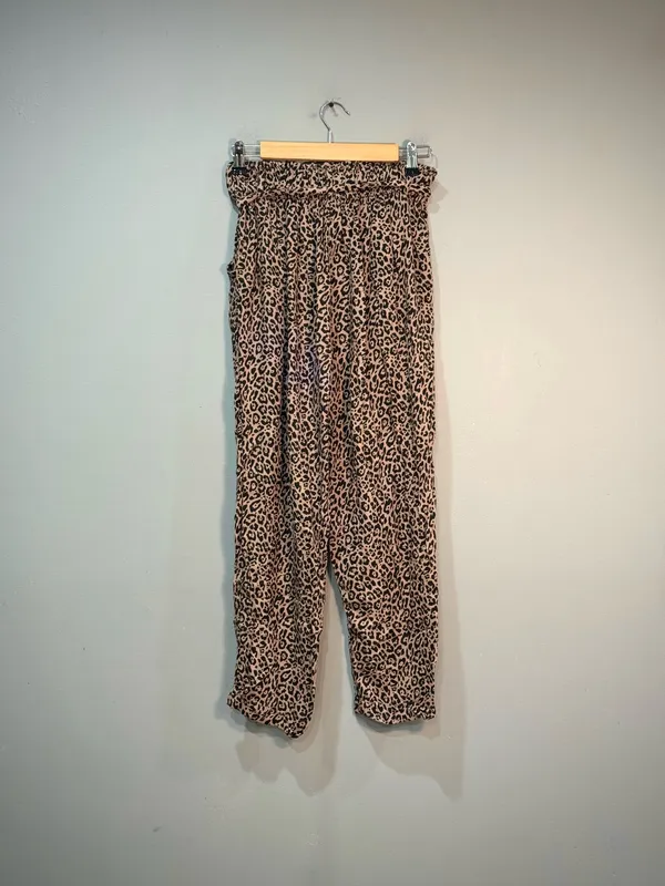 American Eagle Leopard Tie Waist Casual Pants Size S EUC - Image 2