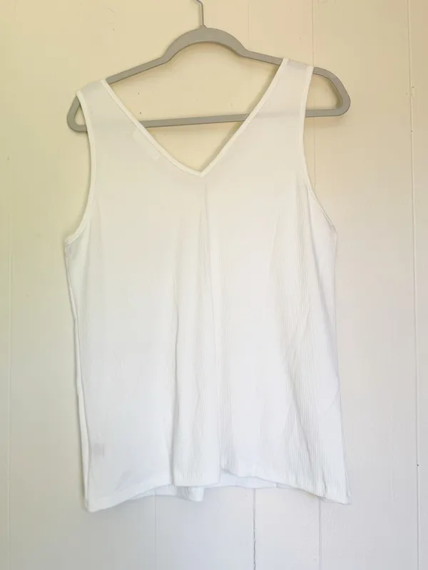 NEW CARLY JEAN LOS ANGELES CJLA Ribbed V Neck Tank Top Ivory XL - Image 2