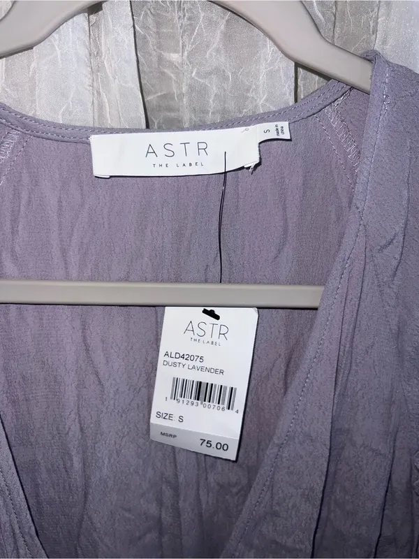 NWT Women's Size Small Astr the Label Lavender Flutter Sleeve Crochet Wrap Dress - Image 4