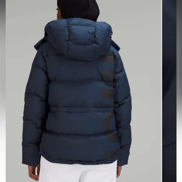 Lululemon Wunder Puff Jacket Wordmark True Navy size 4 NWOT RARE - Image 2