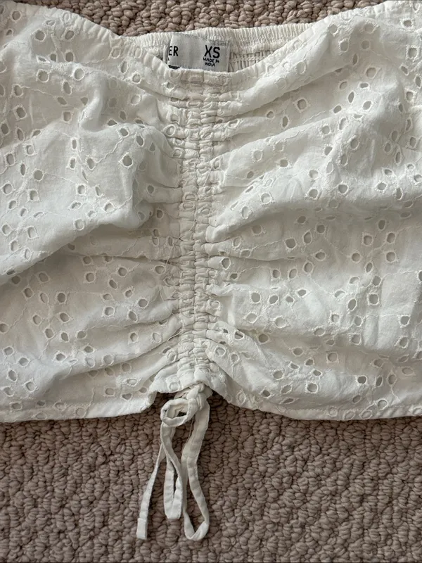 Hollister Size Extra Small XS Women's White Eyelet Puff-Sleeve Crop Top - Image 4