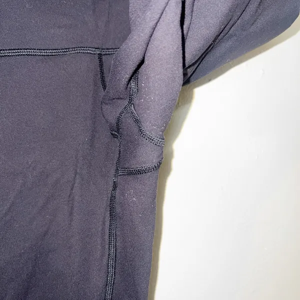 Lululemon women’s black cropped high waisted leggings - Image 4