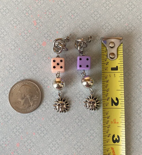 dice & sun grunge funky y2k vintage whimsy goth style dangle earrings 🎲☀️ - Image 4