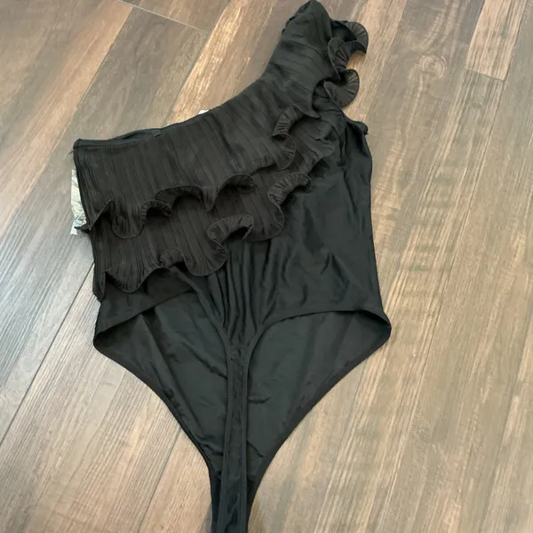 By Anthropologie Pleated Ruffle Bodysuit Black One Shoulder Large NWT Chic - Image 6