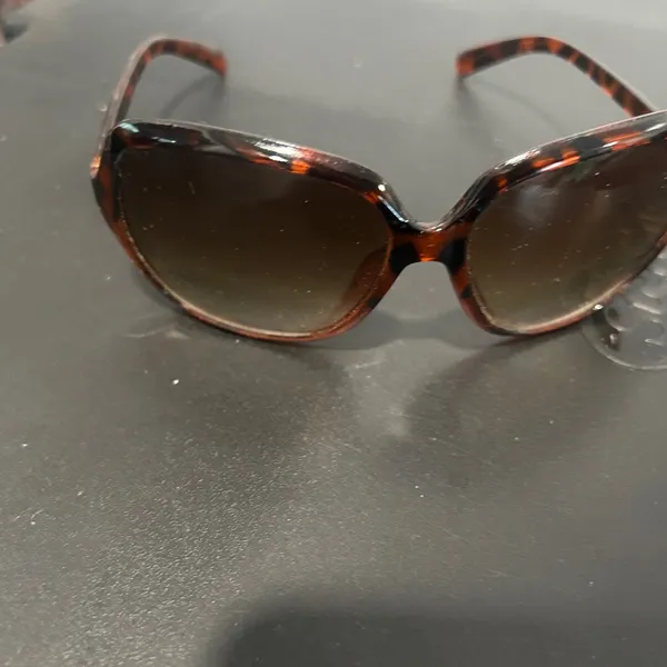 Tortoise Shell Sunglasses Brown - Image 10