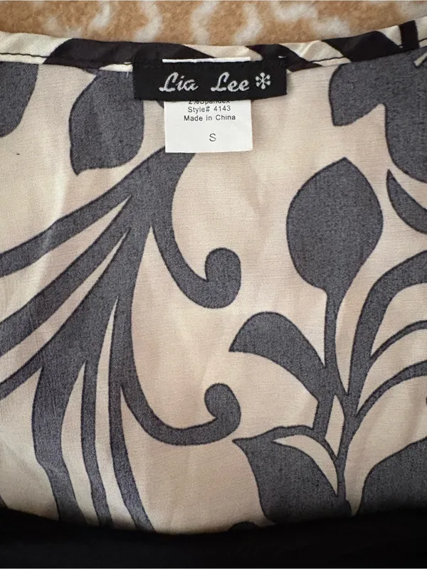 Black & Cream Floral Wrap-Style Women's Top-Y2K - Image 2