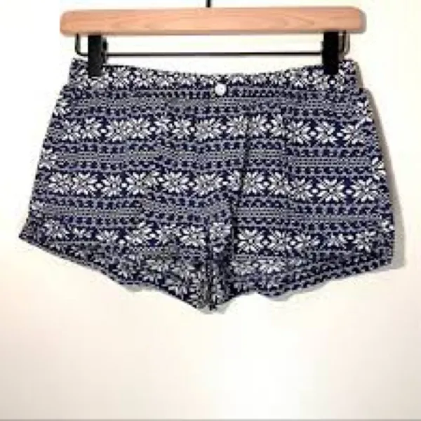 Aerie Blue White Snowflake Pajama Shorts Nordic Fair Isle Lounge Size Medium - Image 2