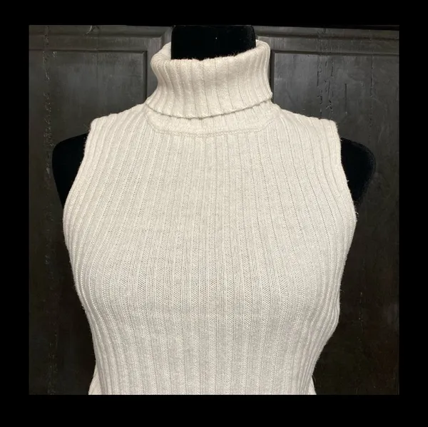 Airport Cropped cream sleeveless turtleneck sweater - size Small - Image 4