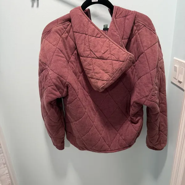Wild Fable Quilted Full Zip Hooded Jacket Size S Burgundy Maroon Diamond Stitch - Image 3