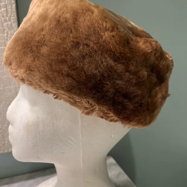 Elegant Tan Faux Fur Women's Hat - Image 2