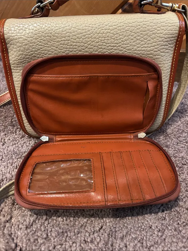 Vintage Dooney & Bourke cream and tan pebbled leather crossbody handbag - Image 5