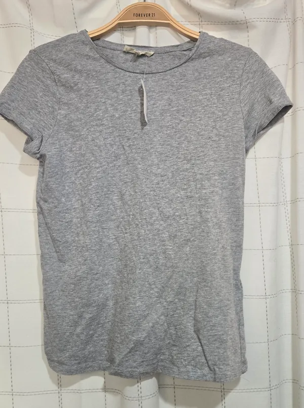Madewell Essential Slim Tee in Lightweight Cotton - Image 2