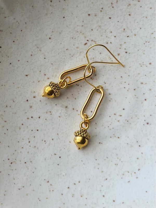 Handmade antique gold tone acorn cute fairy vintage style dangle earrings🍂🐿🍃 - Image 3