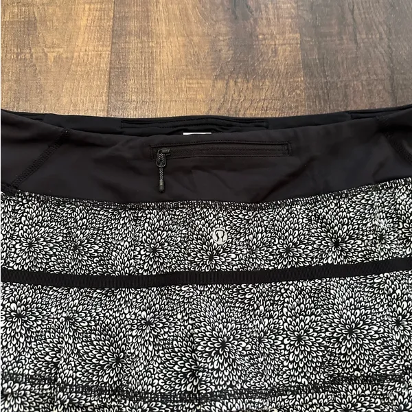 Lululemon Pace Rival Skirt Black White Floral Running Tennis Skort Size 8 - Image 7