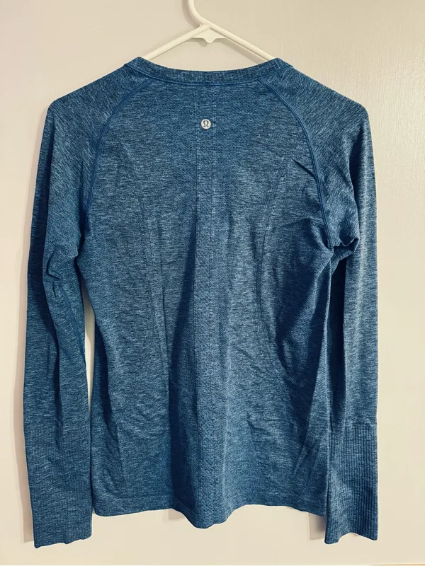 lululemon athletica Women's Heathered Blue Long-Sleeve Tee Size 8 - Image 7