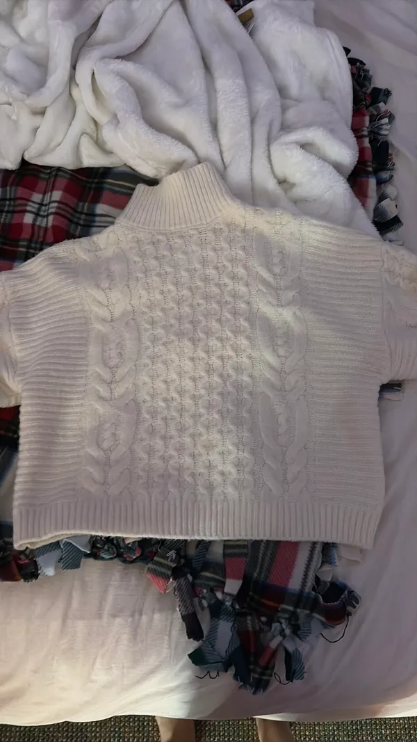 white sweater Size M - Image 3