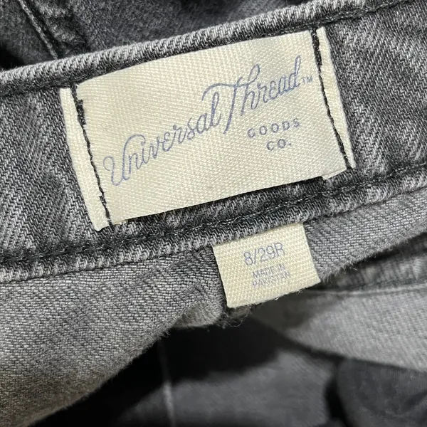 Universal Threads Women's High Rise Boyfriend Frayed Hem‎ Black Weans Size 8R - Image 4
