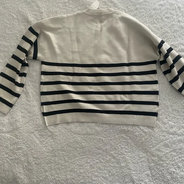 Abercrombie & Fitch Cream and Black Striped Crewneck Sweater - Image 3