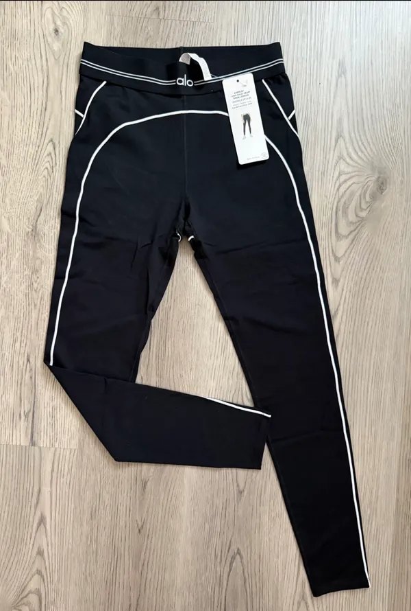 Alo Yoga Airbrush Hearthrob Leggings and Sports Bra Set Size Large - Image 4