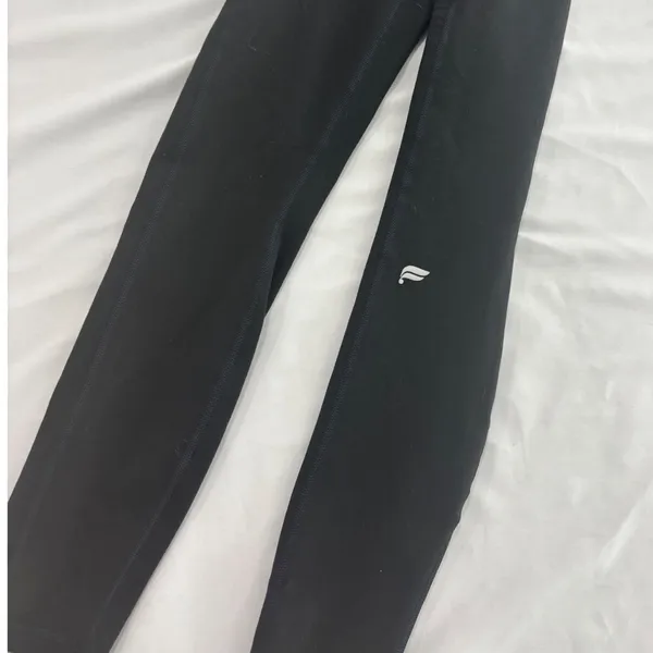 Fabletics PowerHold High Waisted Pocket Leggings Black Compression 7/8 Length S - Image 5