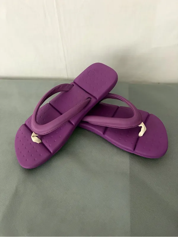 Crocs Women’s Size 9 Purple Flip Flops Excellent Condition (B198) - Image 7