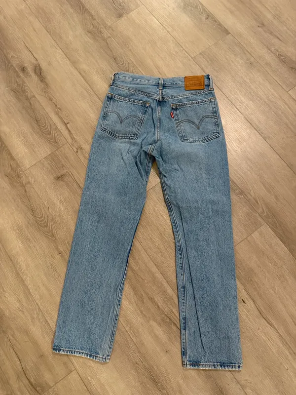 Levi's Premium Wedgie Straight Distressed Jeans Size 26 - Image 2