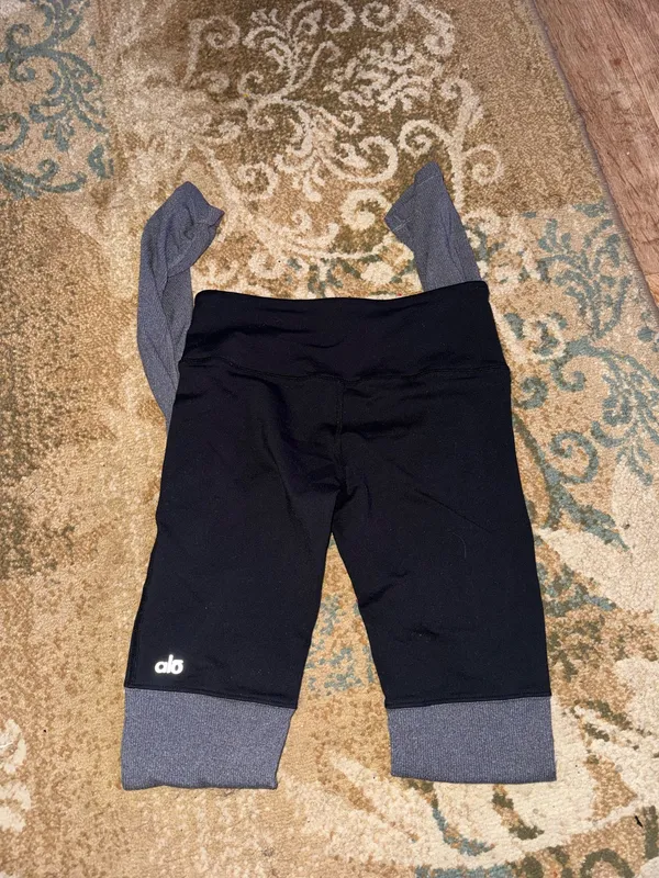 Alo Yoga Leggings - Image 3