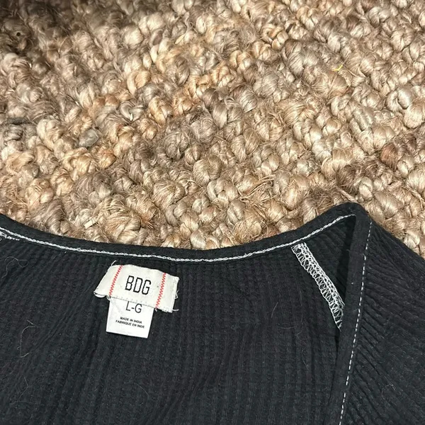 BDG Reverse Trimmed Ribbed LS Tee Size Large - Image 5