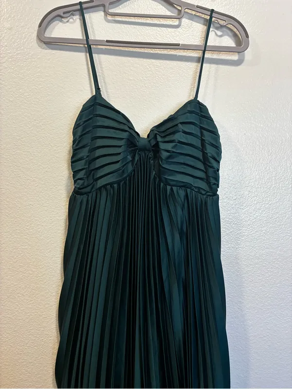 Petal & Pup Emerald Green Pleated Spaghetti Strap Midi Dress - Image 3