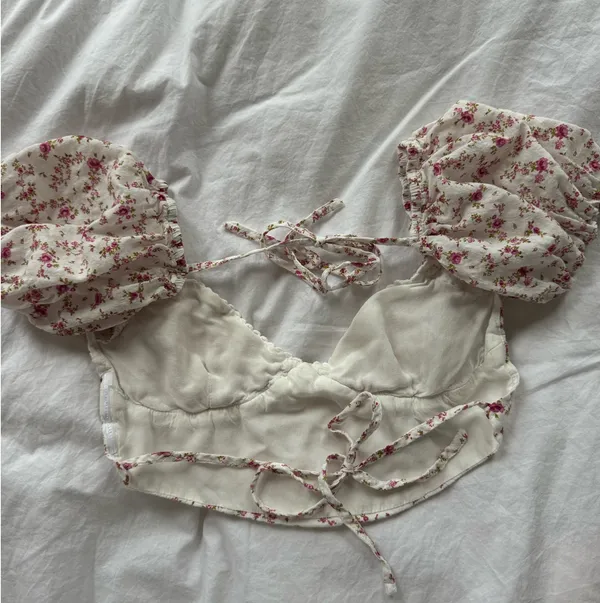 Isabelle's Cabinet Floral Top backless - Image 4