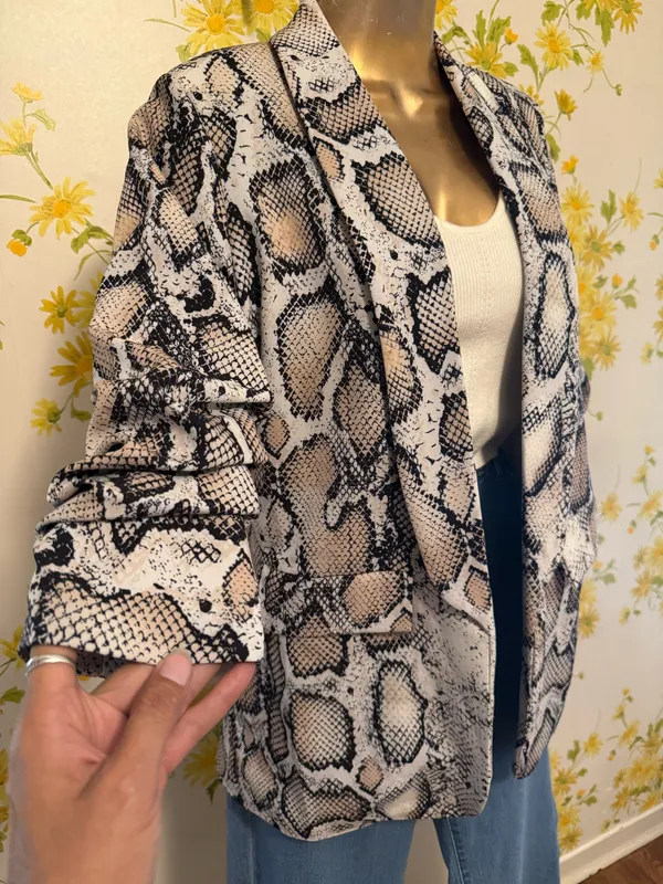 NWT Snake print 3/4 sleeve blazer size L Size L - Image 4
