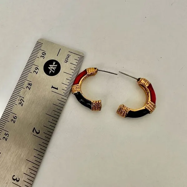 Red black and gold tone half hoop earrings - Image 7
