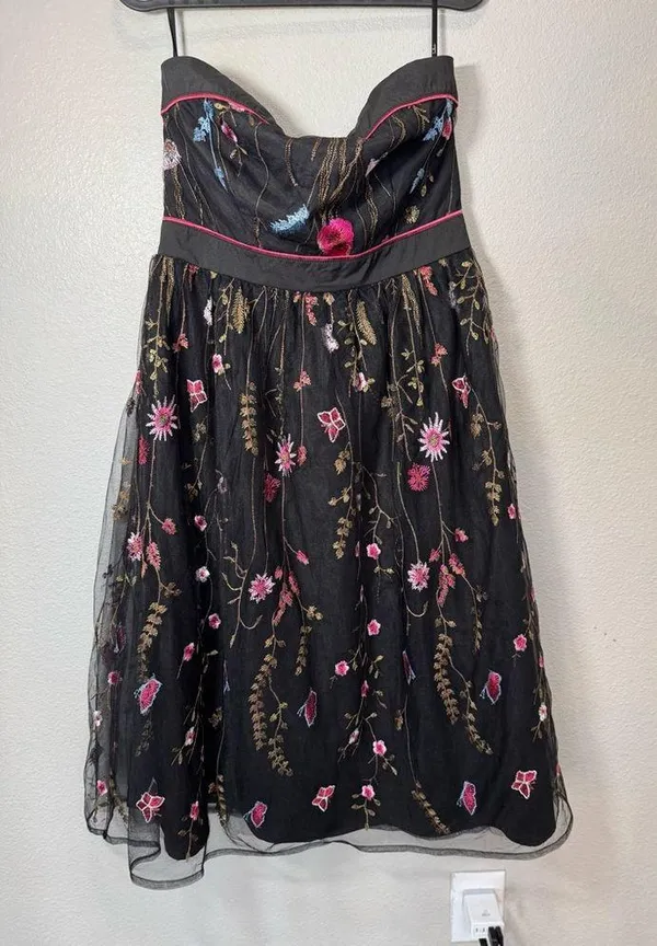 Lulu’s For the Frill of It Black Embroidered Strapless Midi Dress Medium - Image 6