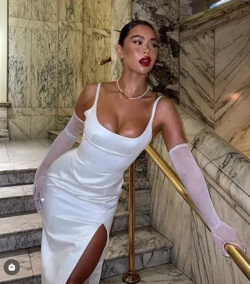 House Of CB Casimira White Corseted Satin Midi Dress. Size Medium - Image 10