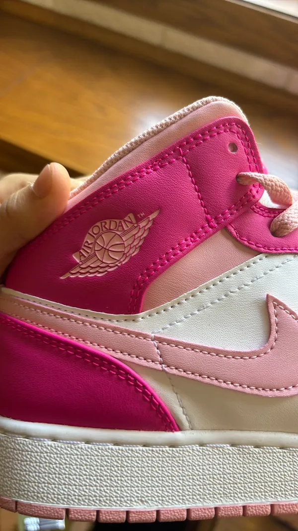 Air Jordan Retro 1 Mid Casual Shoes - Image 4