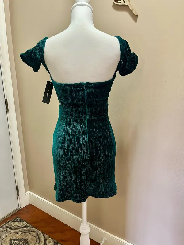 Lulus NWT Velvet Green Off the Shoulder Mini Dress Size XS - Image 5