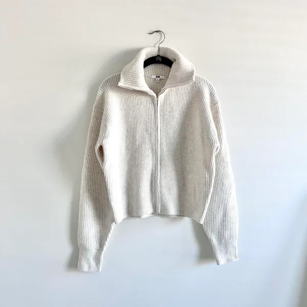 Uniqlo Zip Up - Image 2