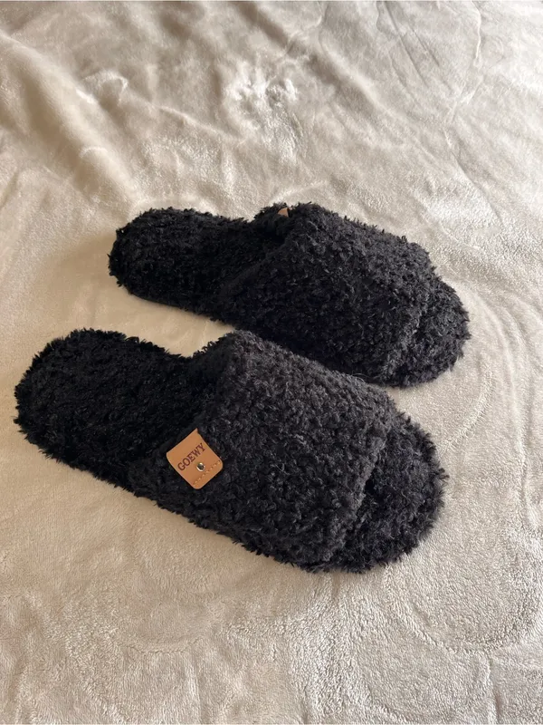 GOEWY Black Plush Memory Foam Slip On Slides Slippers Women’s 7-8 NWOT - Image 2