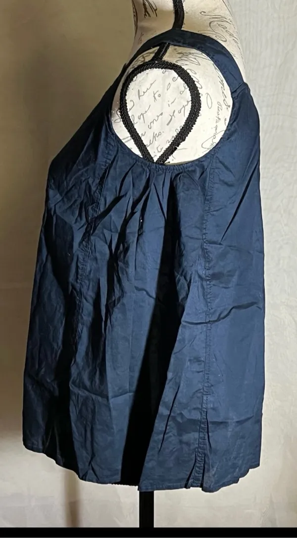 Uniqlo women’s blouse small  - Image 4