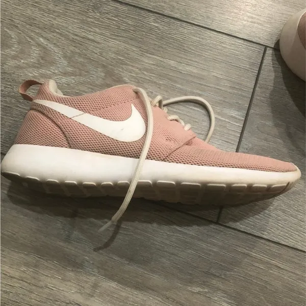 Nike Roshe One Women's Shoe Size 7 , pink - Image 2