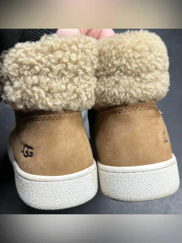Ugg Women’s Size 8 Tan Shearling Lined Leather High Top Boot - Image 4