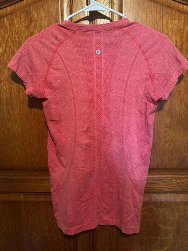 Lululemon Swiftly Tech Short Sleeve Crew Heathered Red Size 6 - Image 4