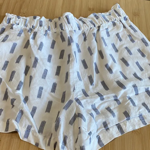 LOFT White High-Waist Lounge Shorts with Gray Brushstroke Print - Image 2