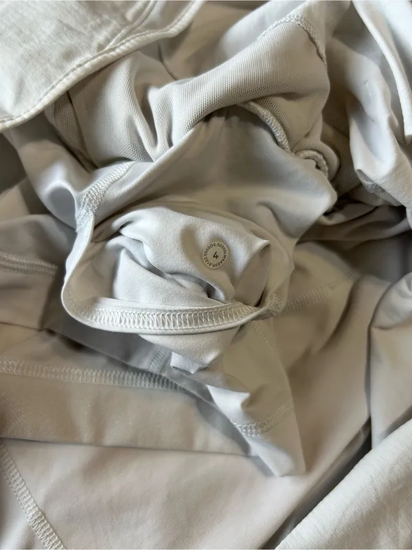 Lululemon Hotty Hot Skirt Women’s White size 4 - Image 3