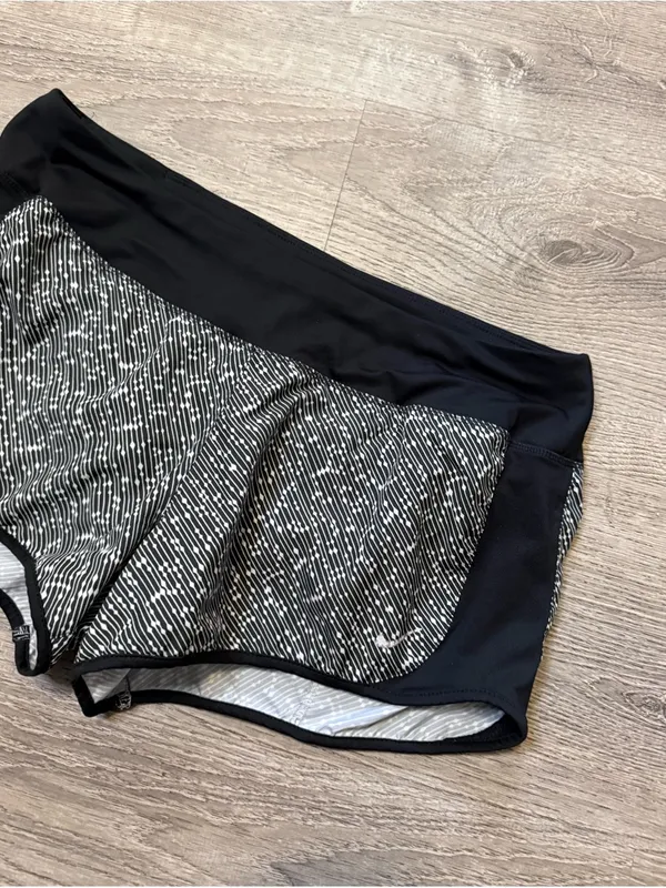 •NIKE• RUNNING SHORTS - Image 2
