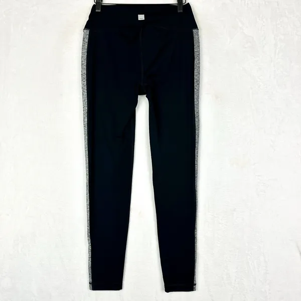 Vuori Women's Racer Leggings Size Medium Black Gray Stripe Athletic Running EUC - Image 2