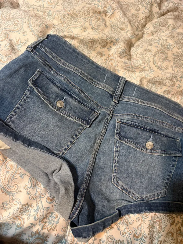 Hollister Low-Rise shortie shorts - Image 2