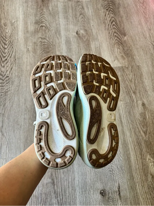 Brooks Women's Adrenaline GTS24 - Image 10