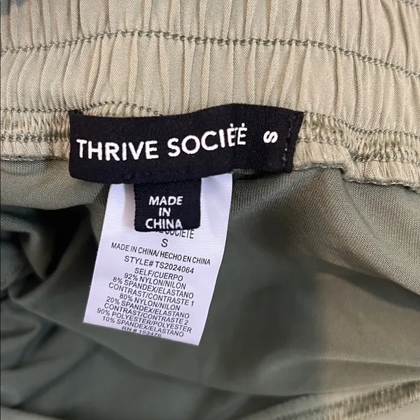 Thrive Societe Olive Green Women's Athletic Shorts size small. - Image 5